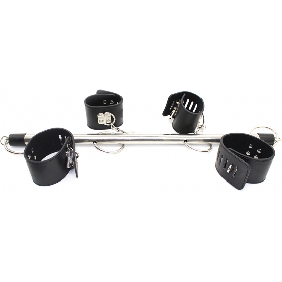 Металлическая распорка с черными браслетами на карабинах