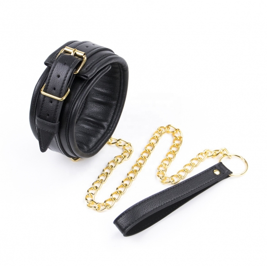 Ошейник с поводком на золотистой цепочке